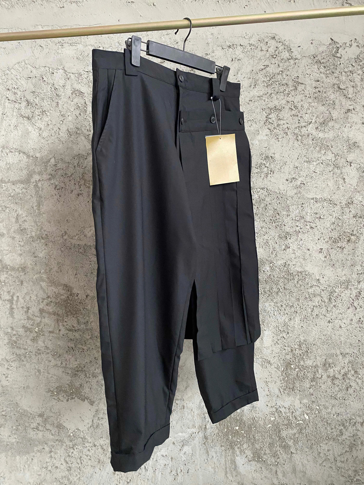 TOP-YAMAMOTO single-sided pleated wool flared nine-inch tapered trousers, black
