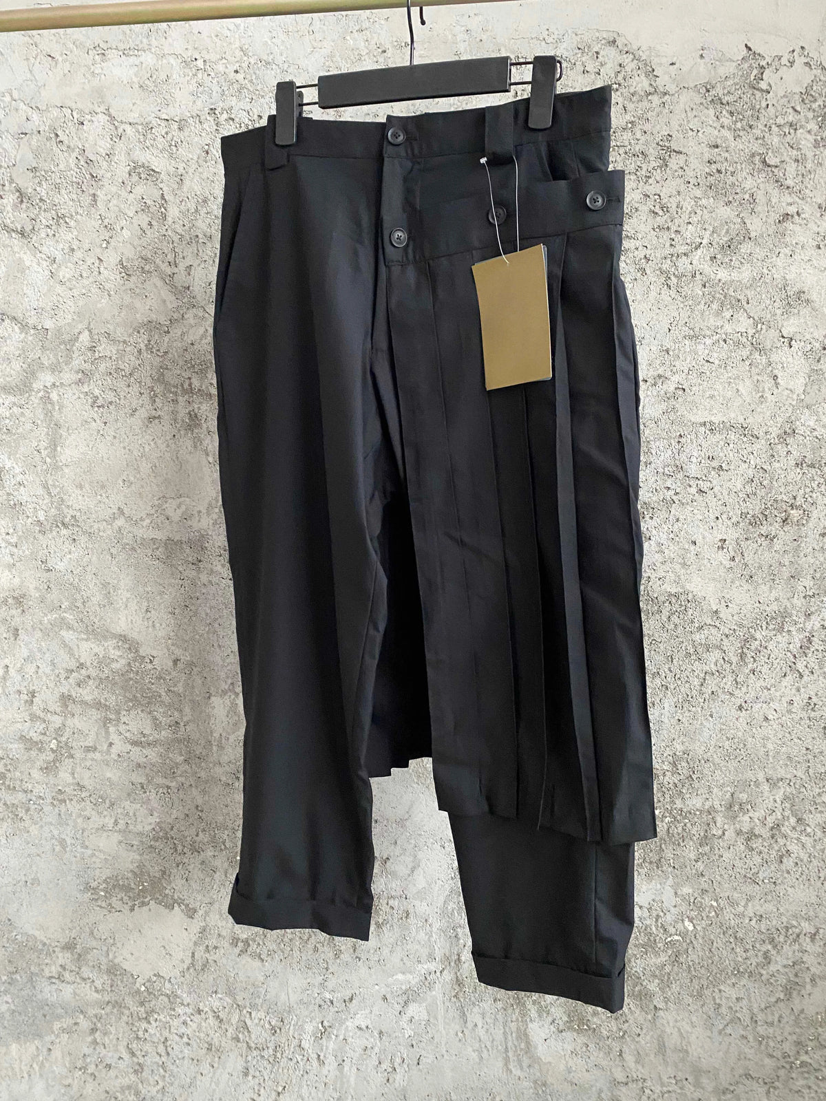 TOP-YAMAMOTO single-sided pleated wool flared nine-inch tapered trousers, black