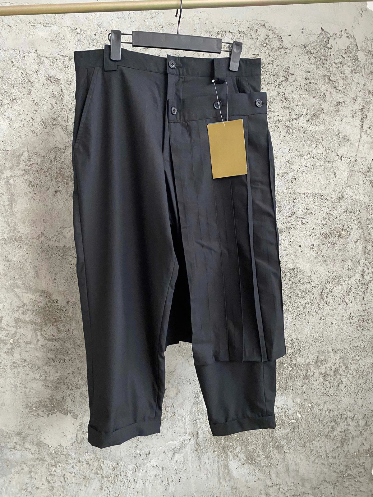 TOP-YAMAMOTO single-sided pleated wool flared nine-inch tapered trousers, black